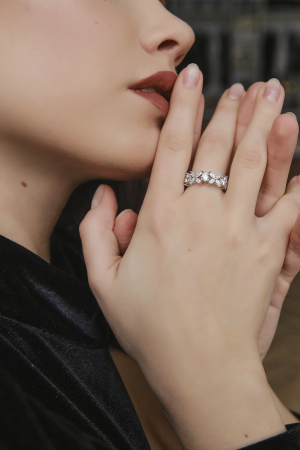 Серебряное кольцо дорожка 925 пробы с фианитами маркиз