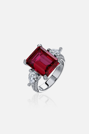 Серебряное кольцо 925 пробы с красным фианитом 