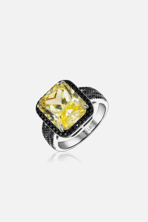Серебряное кольцо 925 пробы желтое с черными фианитами