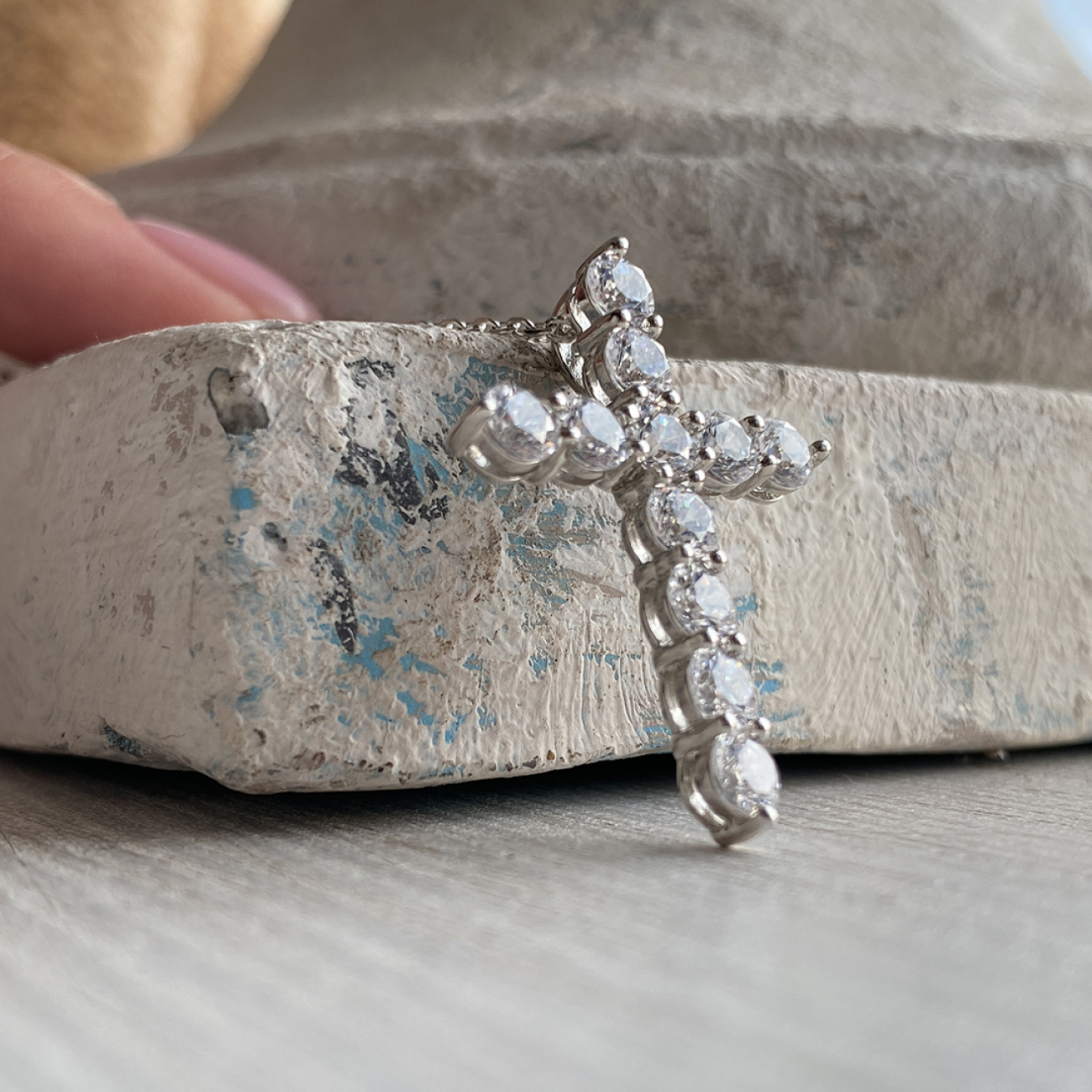 Серебряное колье 925 пробы Крест с фианитами 3 см