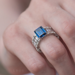Серебряное кольцо дорожка 925 пробы прямоугольный синий фианит