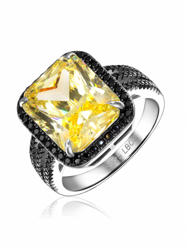 Серебряное кольцо 925 пробы желтое с черными фианитами