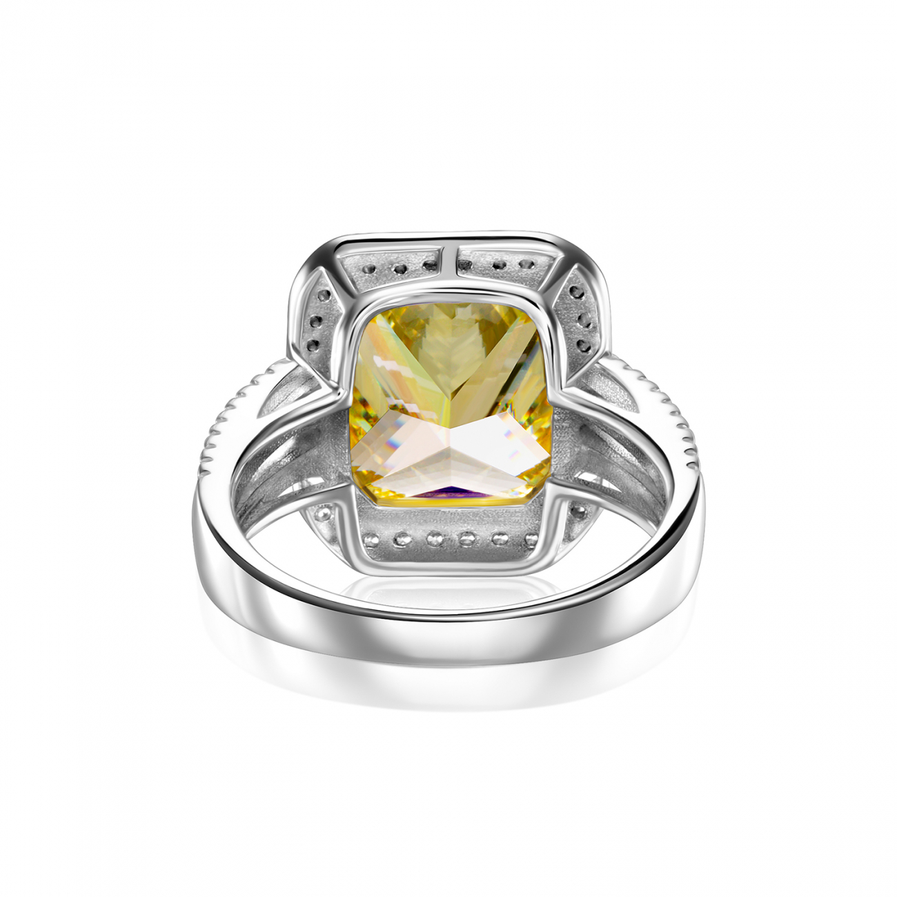 Серебряное кольцо 925 пробы желтое  с белыми фианитами