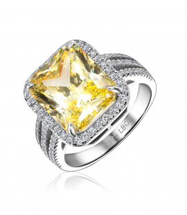 Серебряное кольцо 925 пробы желтое  с белыми фианитами