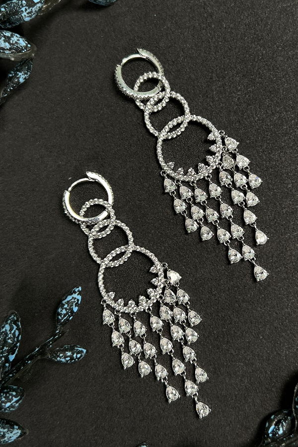 Серьги кольца висячие белое